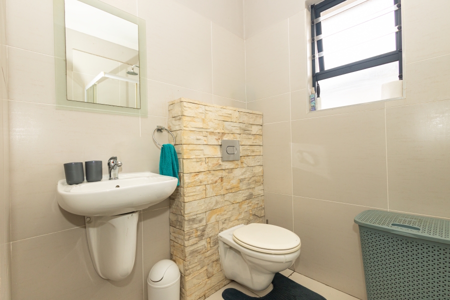 6 Bedroom Property for Sale in Parklands North Western Cape